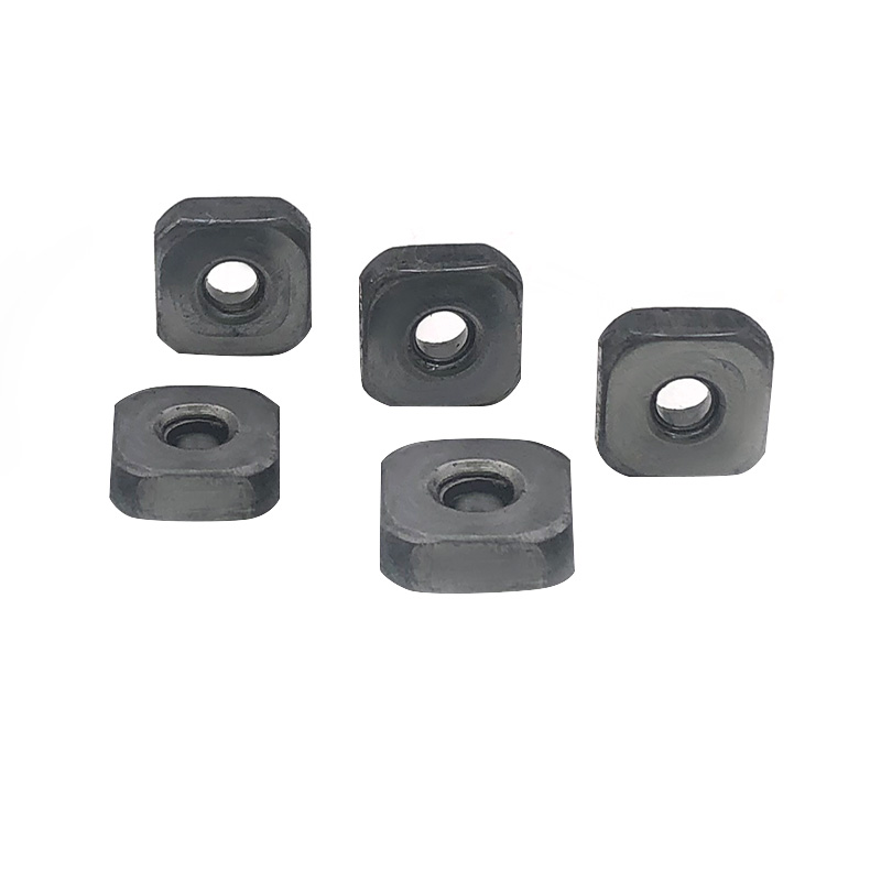 Ne standardna prilagođavanje matice kvadratne matice